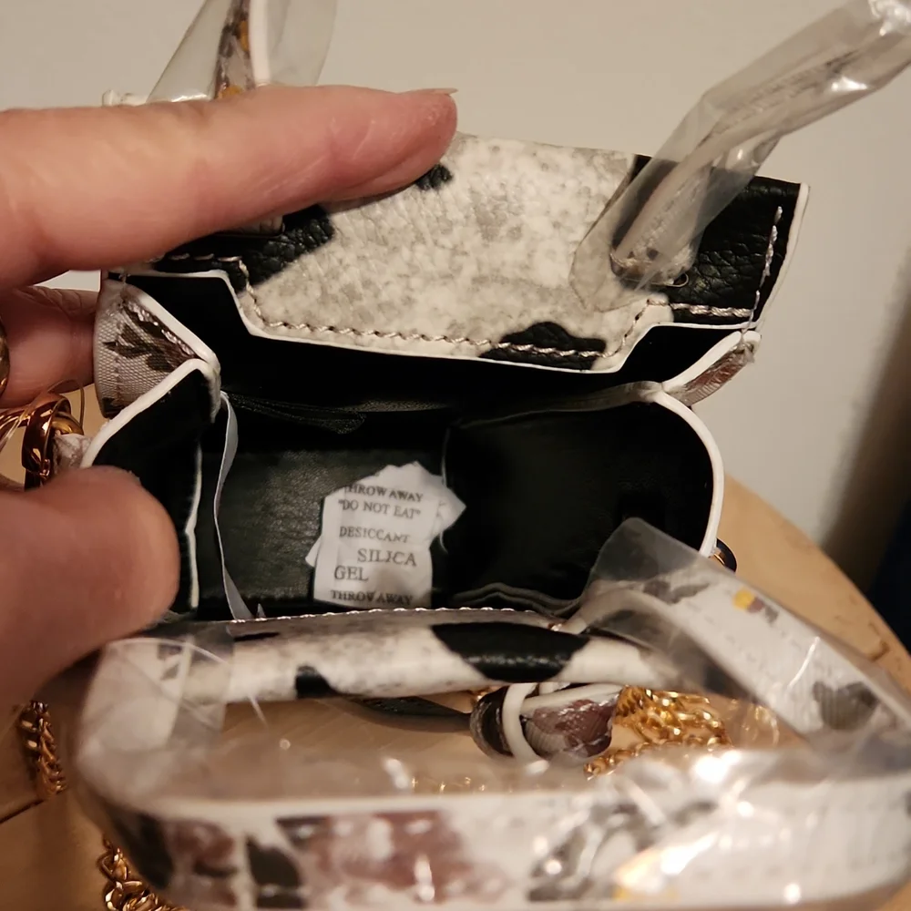 BP Crossbody with Chain - Picture 4 of 7